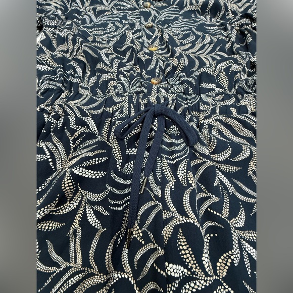 Evereve Navy Leaf-Print Short Sleeve Romper - Picture 3 of 14